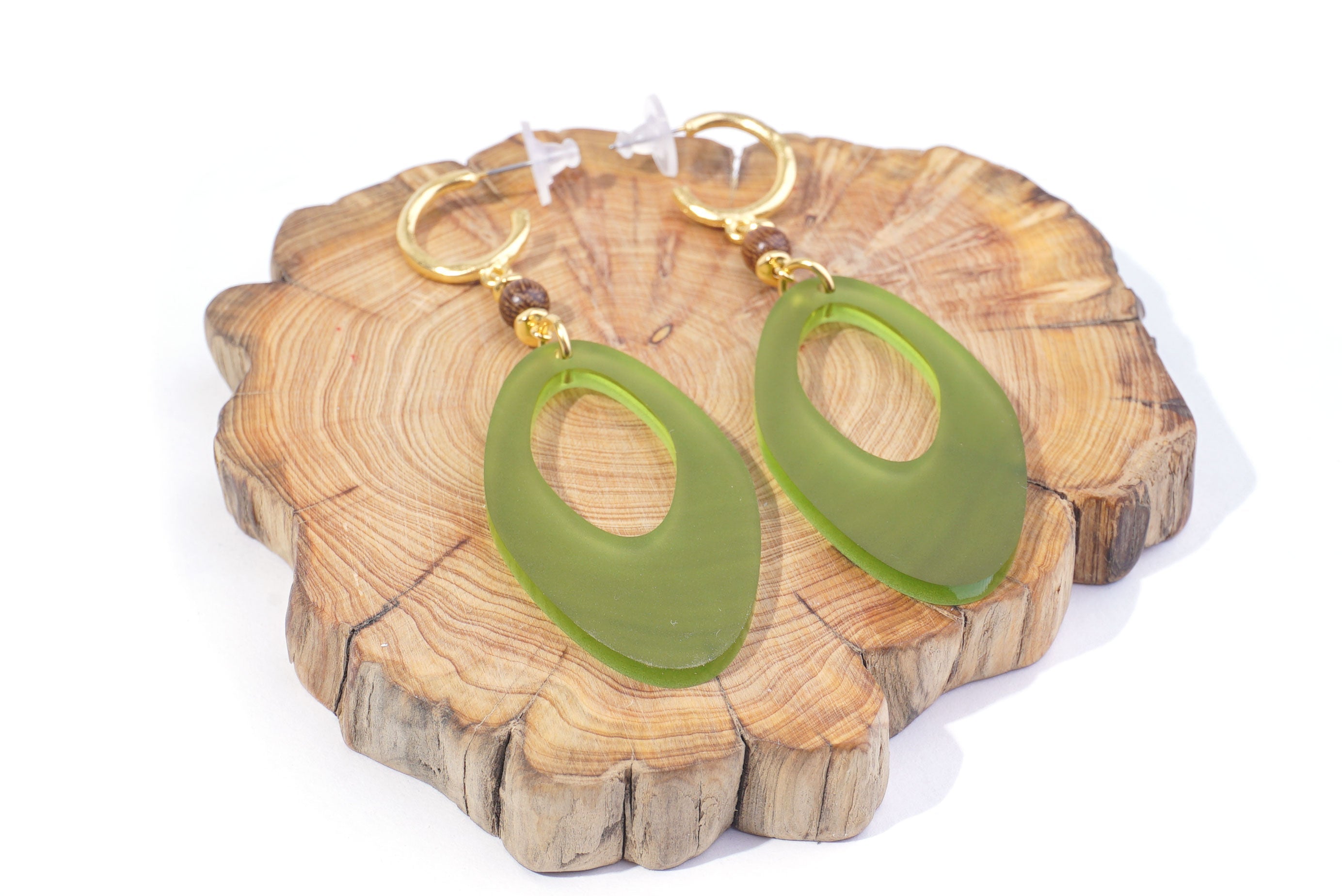 INSTRUCTIONS for DIY Retro Avocado with Gold Hoop Earrings - Goody Beads